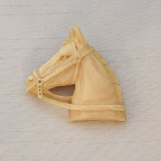 画像1: シルバー・アイボリーブローチ (1)