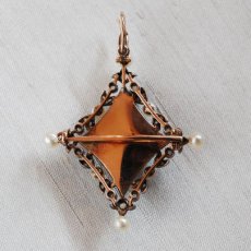 画像2: ゴールド・シルバー・エナメル・パール・ダイヤモンドペンダント (2)