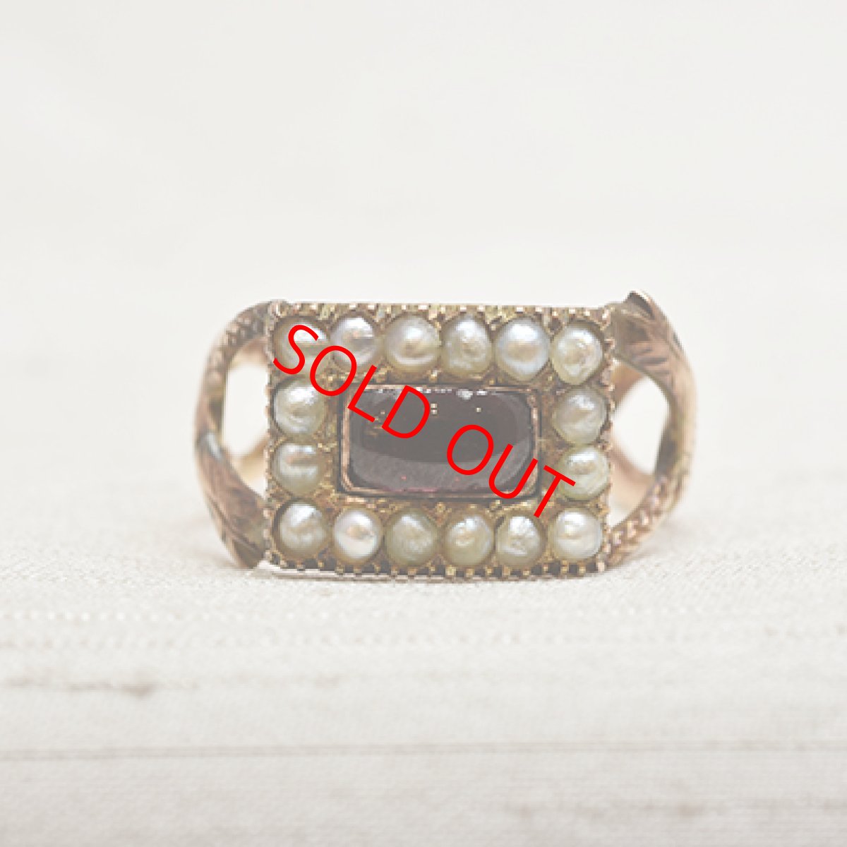 画像1: GOLD.ガーネット・パールリング  (1)