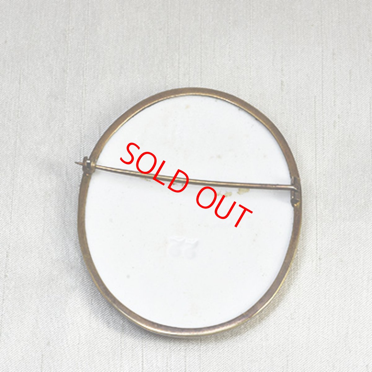 画像2: Sold svギルド　ポーセレンブローチ (2)