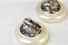 画像4: メタル フェイクパールイヤリング (4)