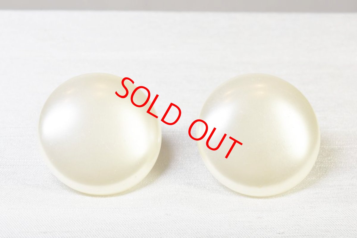 画像1: メタル フェイクパールイヤリング (1)