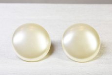 画像1: メタル フェイクパールイヤリング (1)