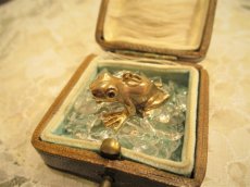 画像1: 9ct.ガーネットフロッグペンダント (1)