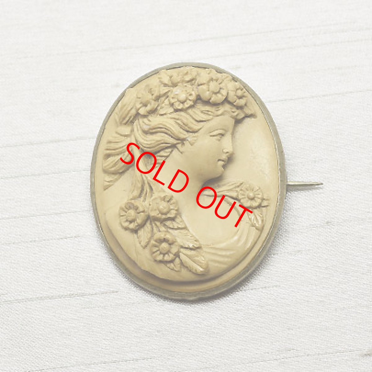 画像1: Sold メタル ラーヴァ カメオブローチ (1)