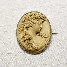 画像1: Sold メタル ラーヴァ カメオブローチ (1)