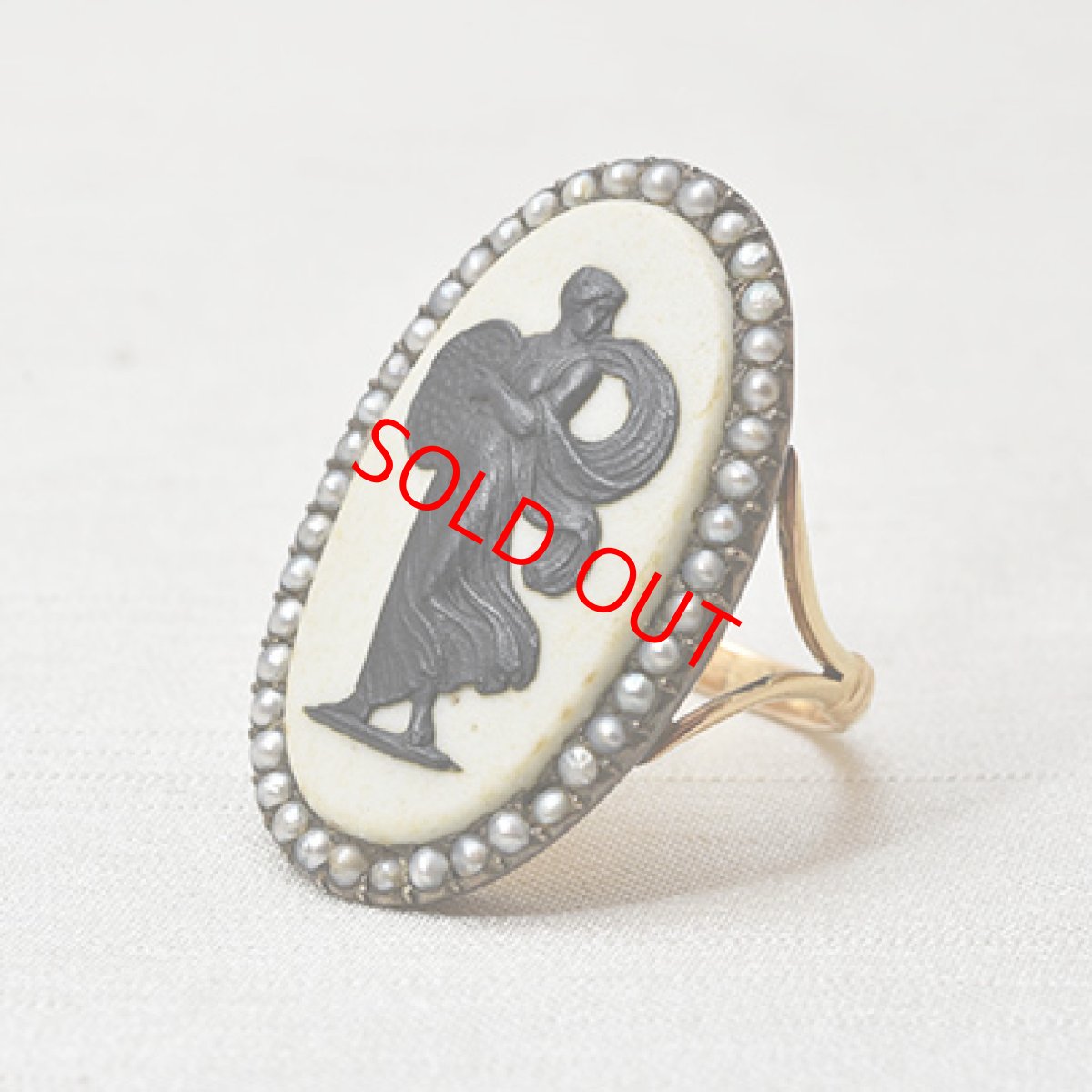 画像2: ゴールド・ウェッジウッドカメオリング (2)