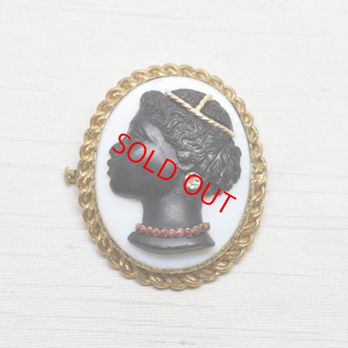 画像1: Sold メタル.グラス ブラッカムーアカメオ　ダイヤモンド ガーネットブローチ (1)