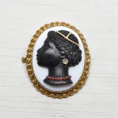 画像1: Sold メタル.グラス ブラッカムーアカメオ　ダイヤモンド ガーネットブローチ (1)