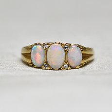 画像1: ９ct,オパール・ダイヤモンドリング (1)