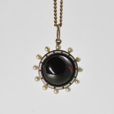 画像1: ゴールド・エナメル・ガーネット・パール ペンダント (1)