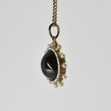 画像2: ゴールド・エナメル・ガーネット・パール ペンダント (2)