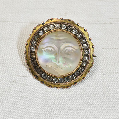 本日、お顔が魅力のジュエリー2点を追加いたしました