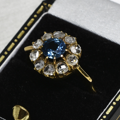 本日12:00に3点のジュエリーを追加更新致します。