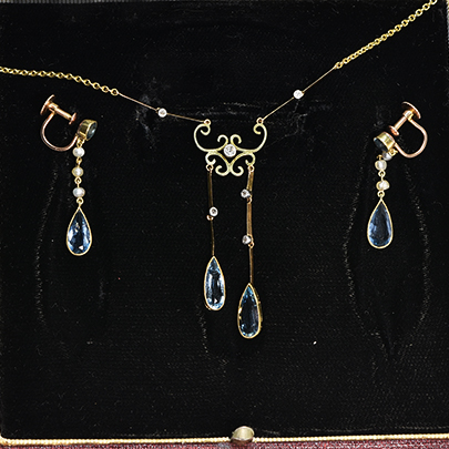 アクアマリンジュエリーをアップしています。